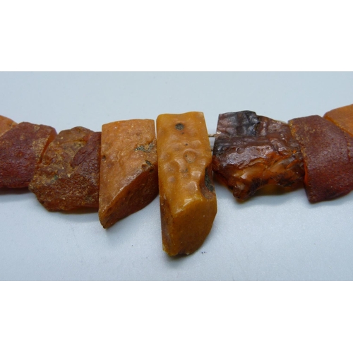 1008 - A Baltic amber necklet