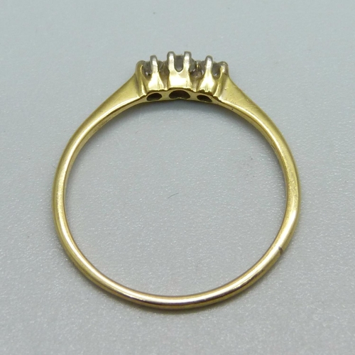 1028 - An 18ct gold, three stone diamond ring, approximately 0.25ct diamond weight, 1.5g, R/S