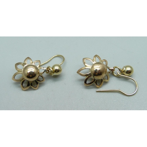 1052 - A pair of cultured pearl drop earrings, (test as 9ct gold), 2.5g