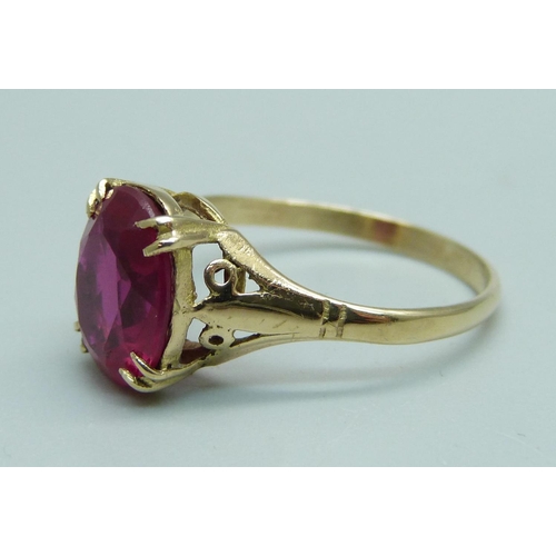 1062 - A 9ct gold and ruby solitaire ring, 1.9g, M