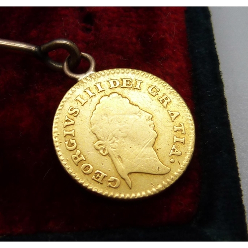 1086 - A George III 1797 ¼ Guinea coin with attached loop mount on a yellow metal pin, total weight 3.9g