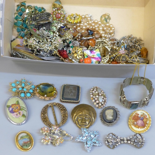 620 - Costume jewellery