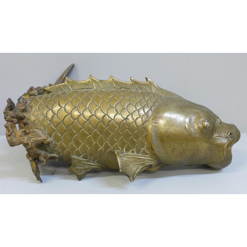 635 - An oriental bronze model of a carp, 23.5cm