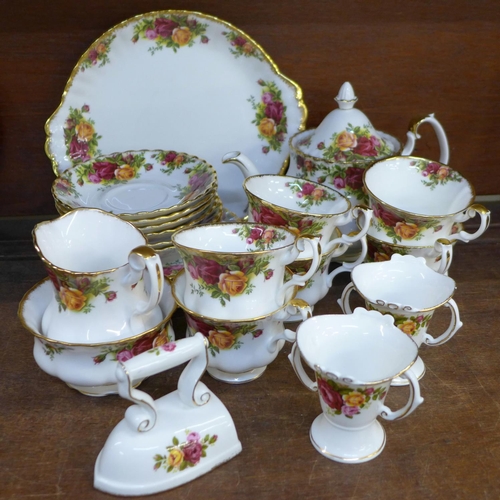 662 - A Royal Albert Old Country Roses six setting tea set with sandwich plate, cream, sugar and teapot, p... 