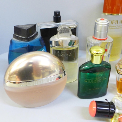 683 - A collection of aftershaves and perfumes