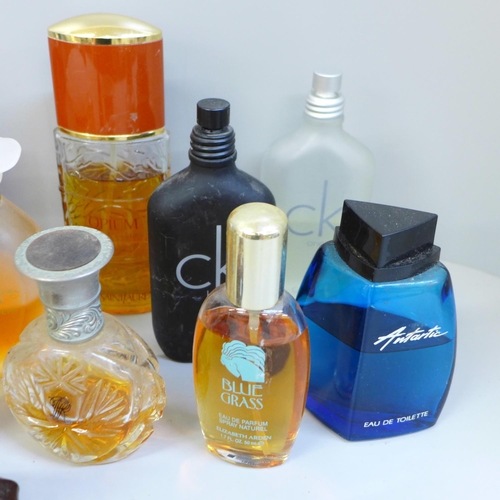 683 - A collection of aftershaves and perfumes