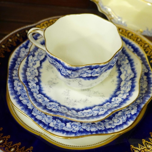 693 - A collection of Coalport porcelain including cups and saucers, slop bowl, plate, etc.