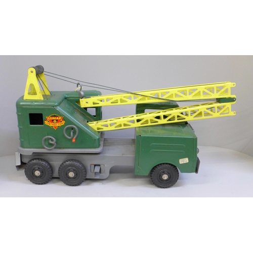 696 - A Marx Mobile Crane Truck, boxed