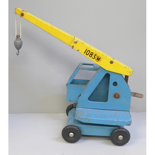 698 - A Tri-ang RAF crane