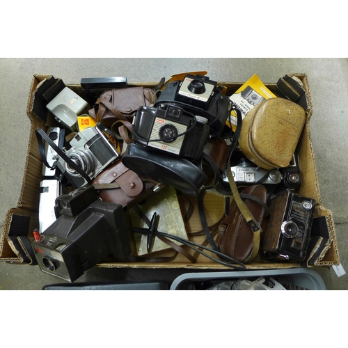 700 - A box of mixed cameras, Covonet Model B, Koroll, etc., and accessories