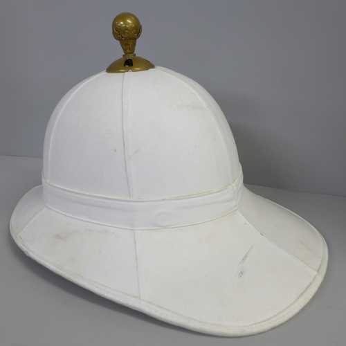 726 - A Royal Marines bandsman pith helmet