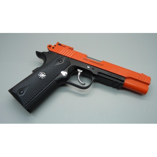 812 - An Xtreme 45 CO2 powered airsoft gun, boxed