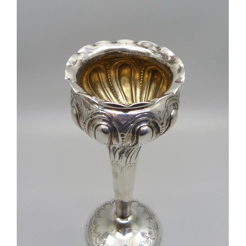 825 - A silver specimen vase, Chester 1903, 13.5cm