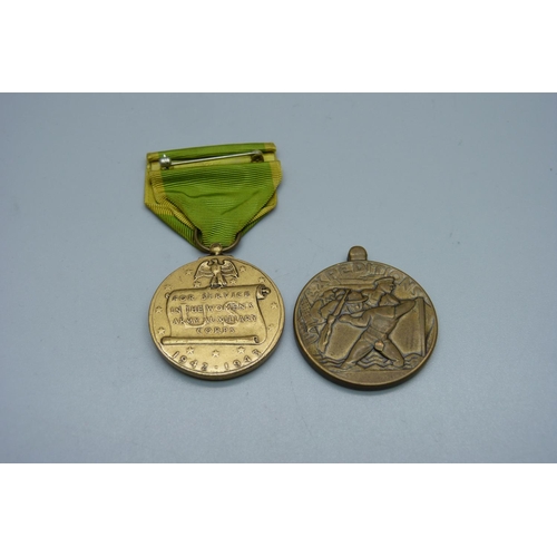 849 - A Women's Army Corps medal and a US Navy Expeditions medal