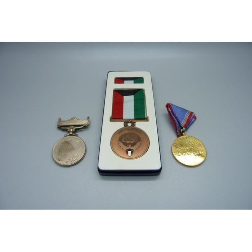 860 - A Liberation of Kuwait medal, Pakistan Democracy medal and a Hungarian medal