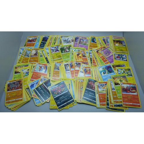 871 - 300 Black Star rare Pokemon cards