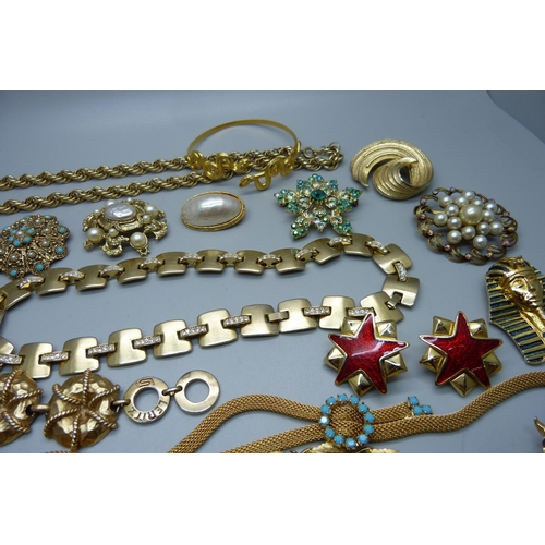 874 - Gold tone costume jewellery