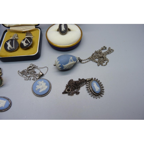 879 - Silver mounted Wedgwood jewellery