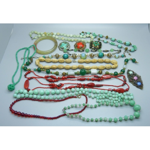 882 - Jade, turquoise and other jewellery