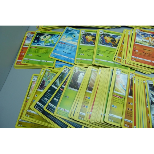 895 - 300 Black Star rare Pokemon cards