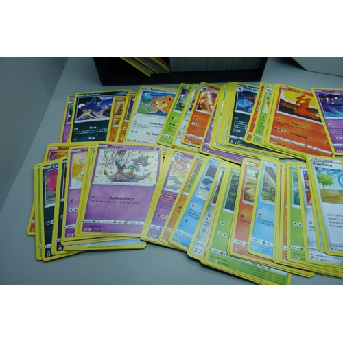 896 - 500 Pokemon cards, various sets in collectors box