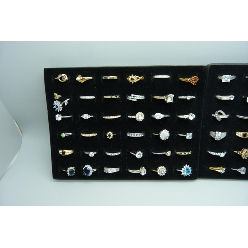 904 - A collection of costume rings