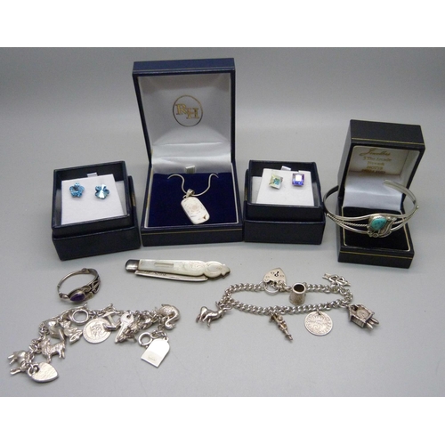 915 - Silver jewellery including a charm bracelet, mother of pearl and silver bladed fruit knife, etc.