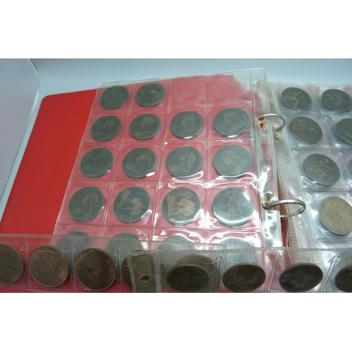 924 - A collection of Victorian and later pennies and commemorative crowns