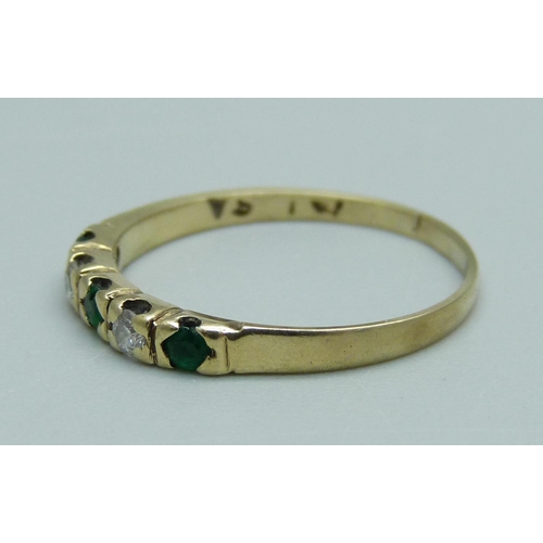 946 - A yellow metal, emerald and diamond five stone ring, 1.3g