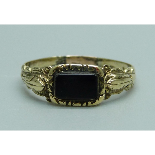 958 - A yellow metal and onyx ring, 2.1g, S