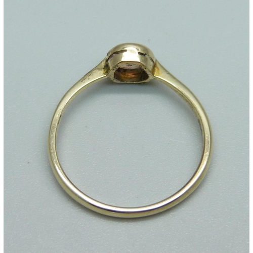 959 - A vintage 9ct gold and opal solitaire ring, 1.7g, S