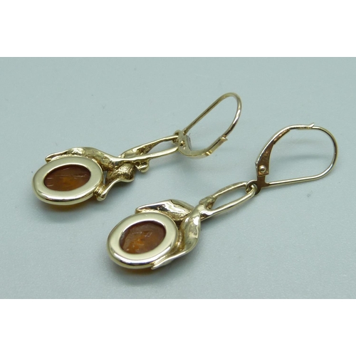 962 - A pair of 9ct gold and amber drop earrings, 3.9g