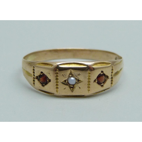 980 - A 9ct gold ring, 1.2g, O