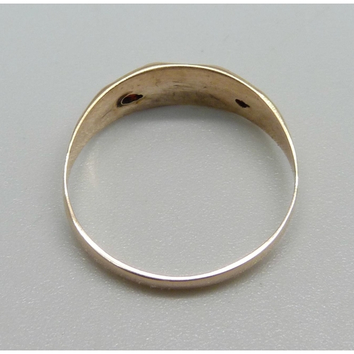 980 - A 9ct gold ring, 1.2g, O