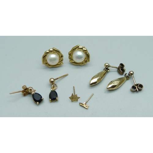 985 - Three pairs of 9ct gold earrings