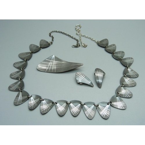 987 - A 1970's hand made jewellery suite, J.J. Hejle