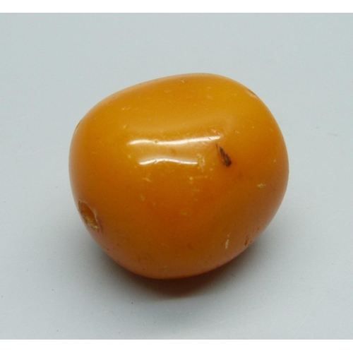 994 - A butterscotch amber bead, 15g