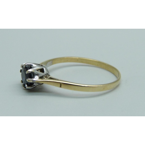 999 - A 9ct gold and sapphire solitaire ring, 1.4g, P