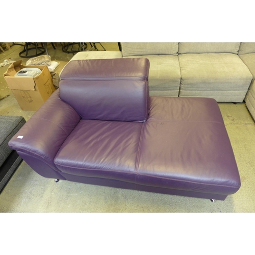 1584 - A purple leather chaise