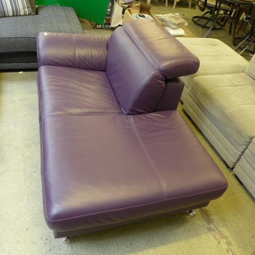 1584 - A purple leather chaise