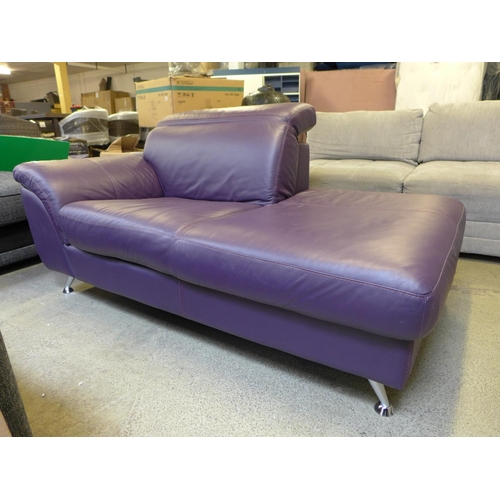 1584 - A purple leather chaise