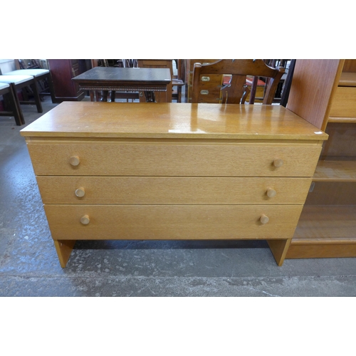 108 - A Meredew light oak chest of drawers