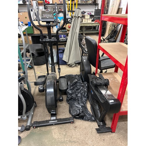 2242 - Reebok 29 Elliptical cross trainer plus rowing machine