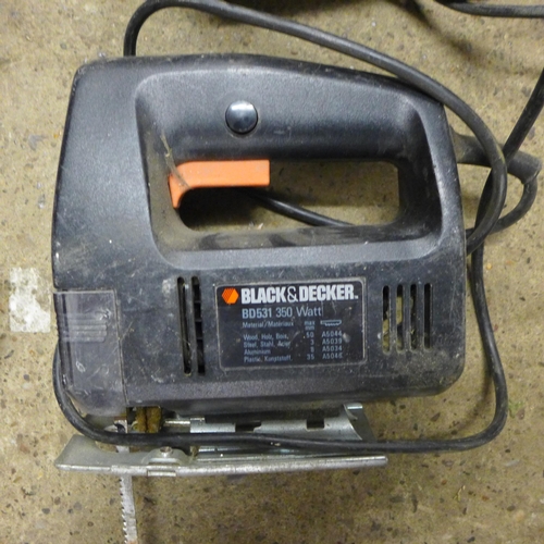 2057 - 2 Bosch jigsaws,Black & Decker jigsaw and a electric sander (one jigsaw failed electric test cable f... 