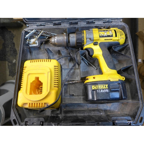 Dewalt discount dc728 battery