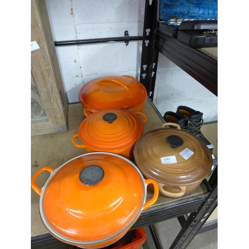 2085 - 4 Pans, some Le Creuset