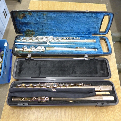 2096 - 2 Yamaha flutes in boxes