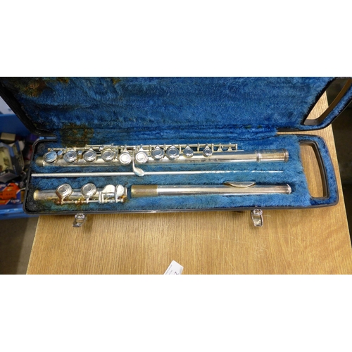 2096 - 2 Yamaha flutes in boxes