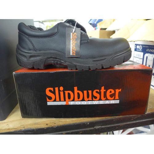 2342 - Slipbuster safety boots size 8 & 2 hi-vis jackets