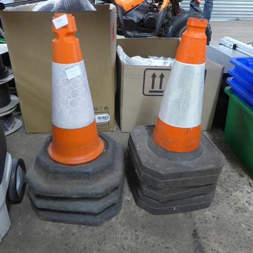 2354 - Six traffic cones